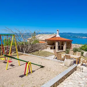 https://apartmani-heni.primorje-gorskikotar.com