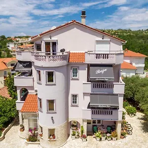 https://apartmani-baja-lopar.primorje-gorskikotar.com
