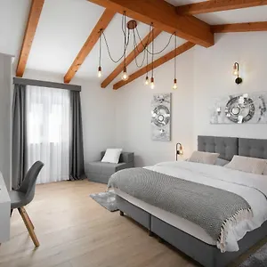 https://house-noe.in-istria.net